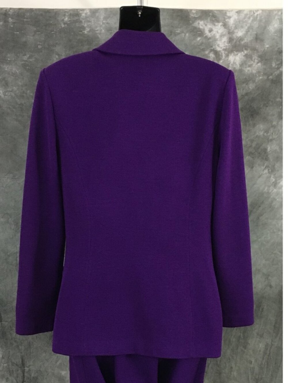 BEAUTIFUL St John collection knit purple jacket skirt suit size 6 - Picture 8 of 10